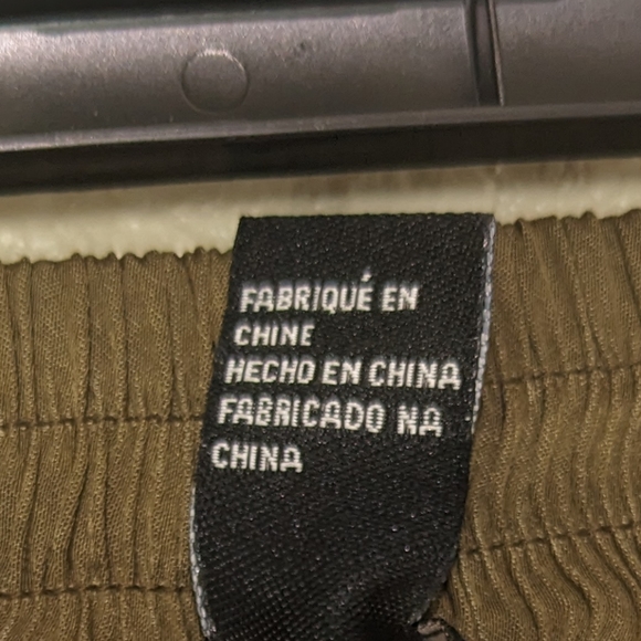 Neutral tone flowy olive maxi skirt with side slits and stretchy waist - Picture 5 of 6